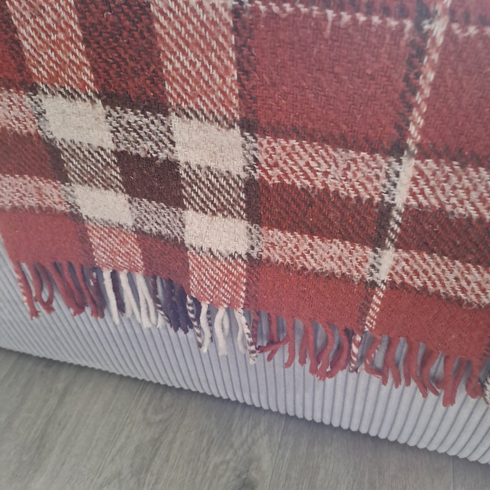 100 % wollen deken bruin geblokt met franjes 136x 130 cm, Ophalen