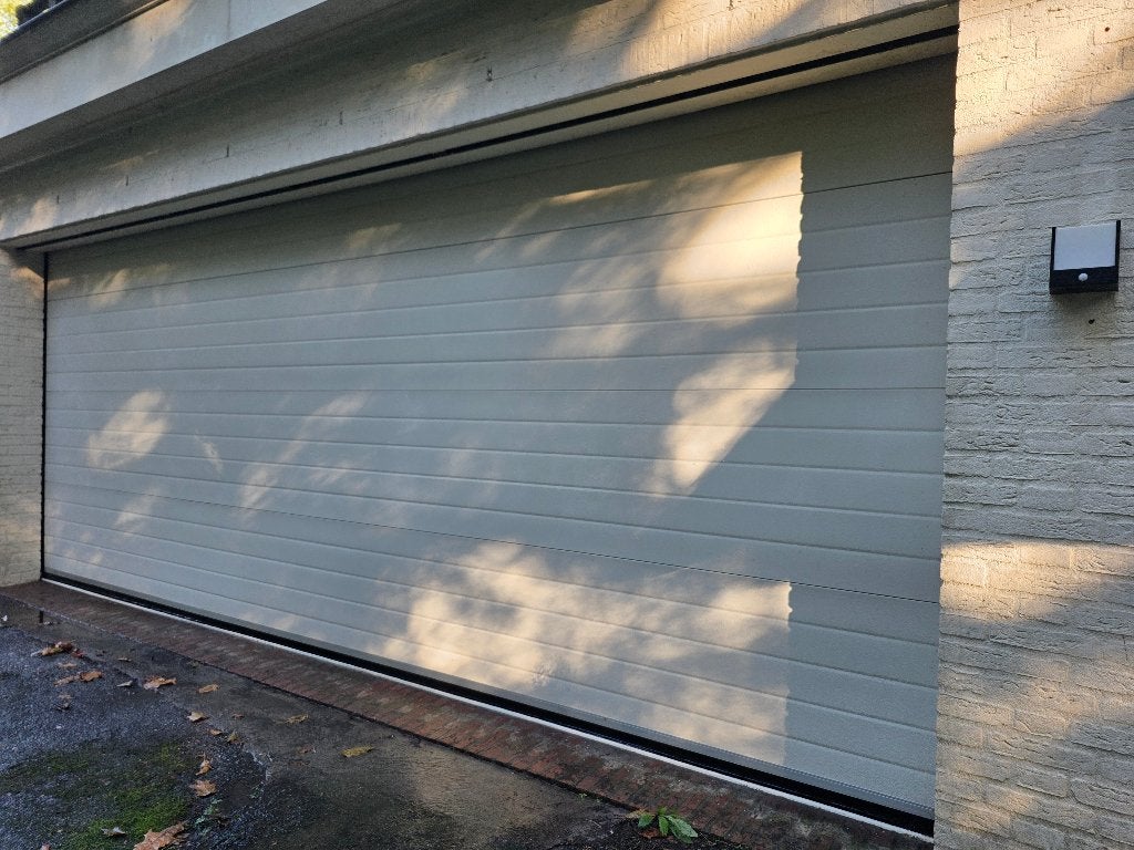 Elektrische garagedeur / sectionaaldeur 548x213 – Somfy, Ophalen, Garagedeur, Vouwdeur, Kunststof
