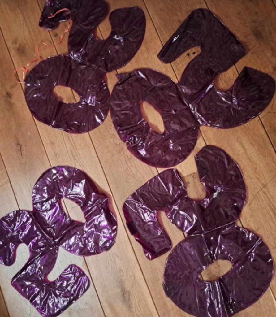 Grote opblaasbare cijfers 50 (paars), Hobby en Vrije tijd, Feestartikelen, Ophalen of Verzenden, Gebruikt, Versiering, Verjaardag