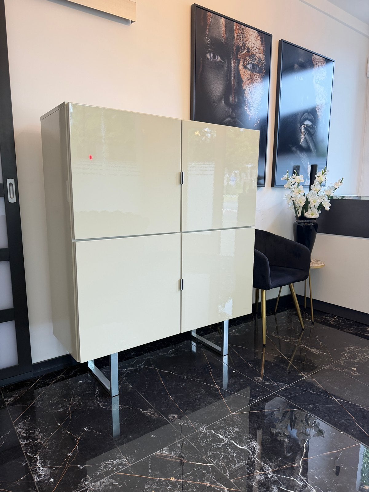 Designkast hoogglans – zware kwaliteit, Ophalen, Zo goed als nieuw, 25 tot 50 cm, Minder dan 150 cm