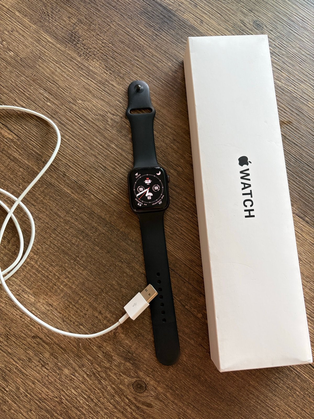 Apple Watch SE 44mm Space Gray Aluminium Zwart Sport Band, Conditie, Zwart, IOS, Ophalen of Verzenden