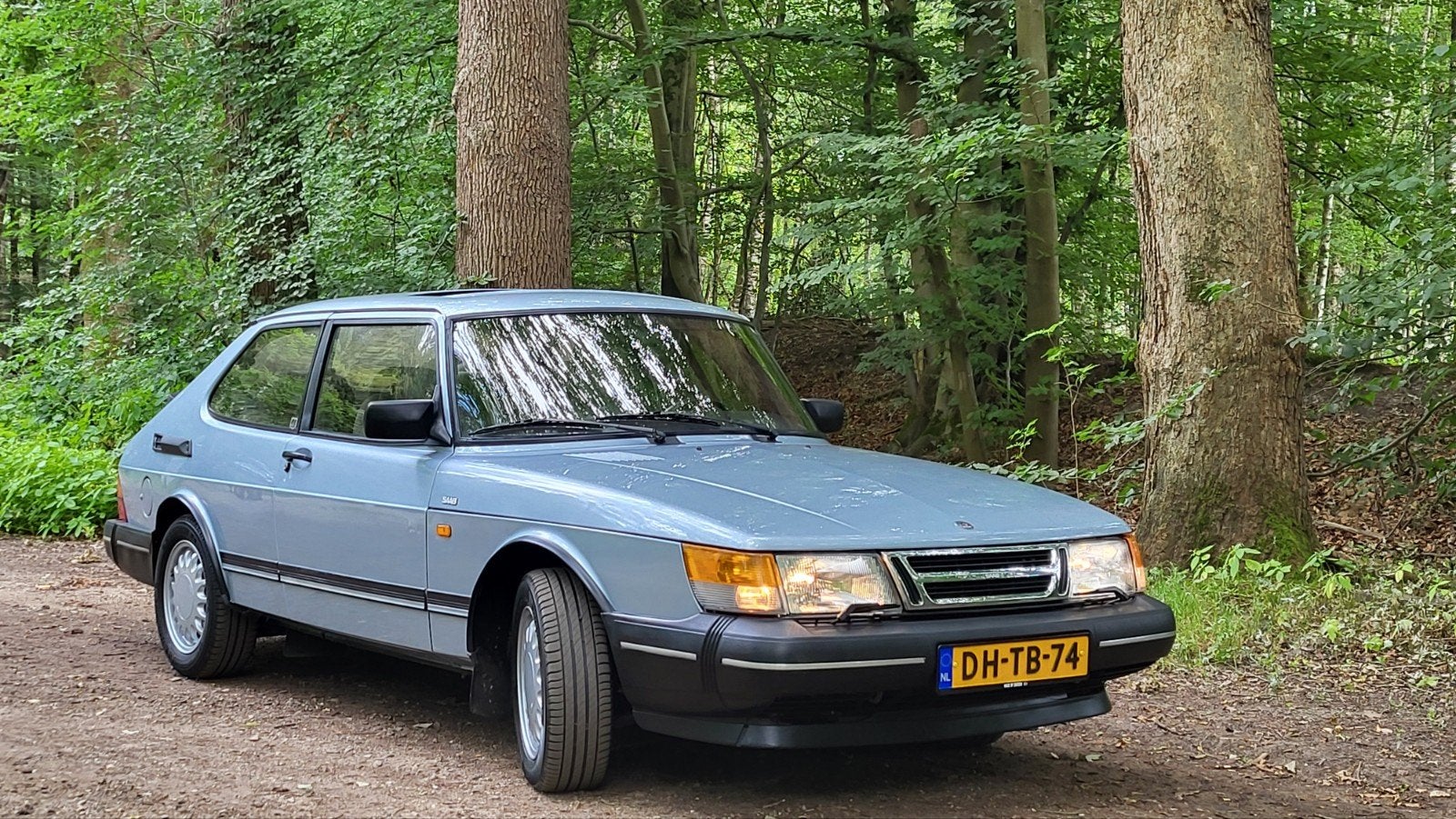 Saab 900