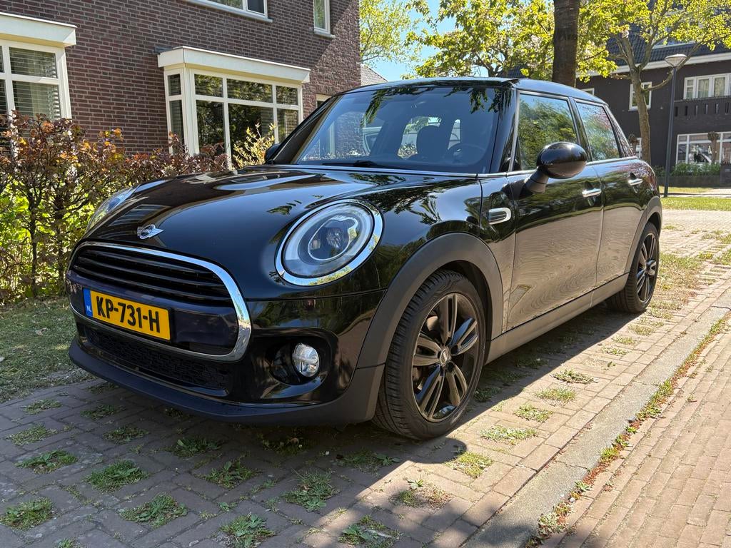 Mini 5-deurs (f55) Cooper 1.5 136pk 2016 Zwart 17 inch JCW, 136 pk, Zwart, Origineel Nederlands, Handgeschakeld