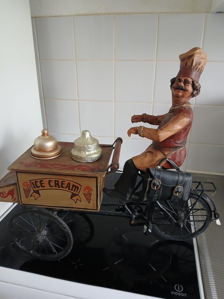 Decoratieve ijscokar met chef-kok beeldje, Antiek en Kunst, Ophalen of Verzenden