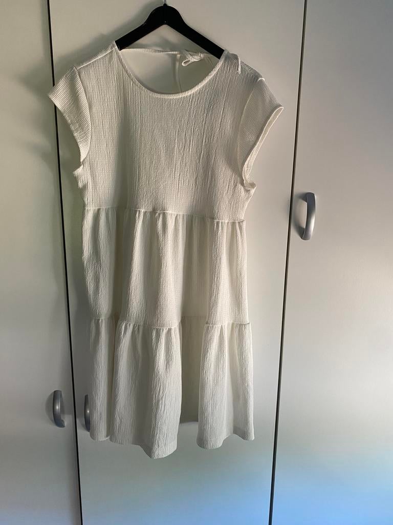 Kort wit jurkje van Bershka maat XS, Kleding | Dames, Wit, Ophalen of Verzenden, Zo goed als nieuw, Maat 34 (XS) of kleiner