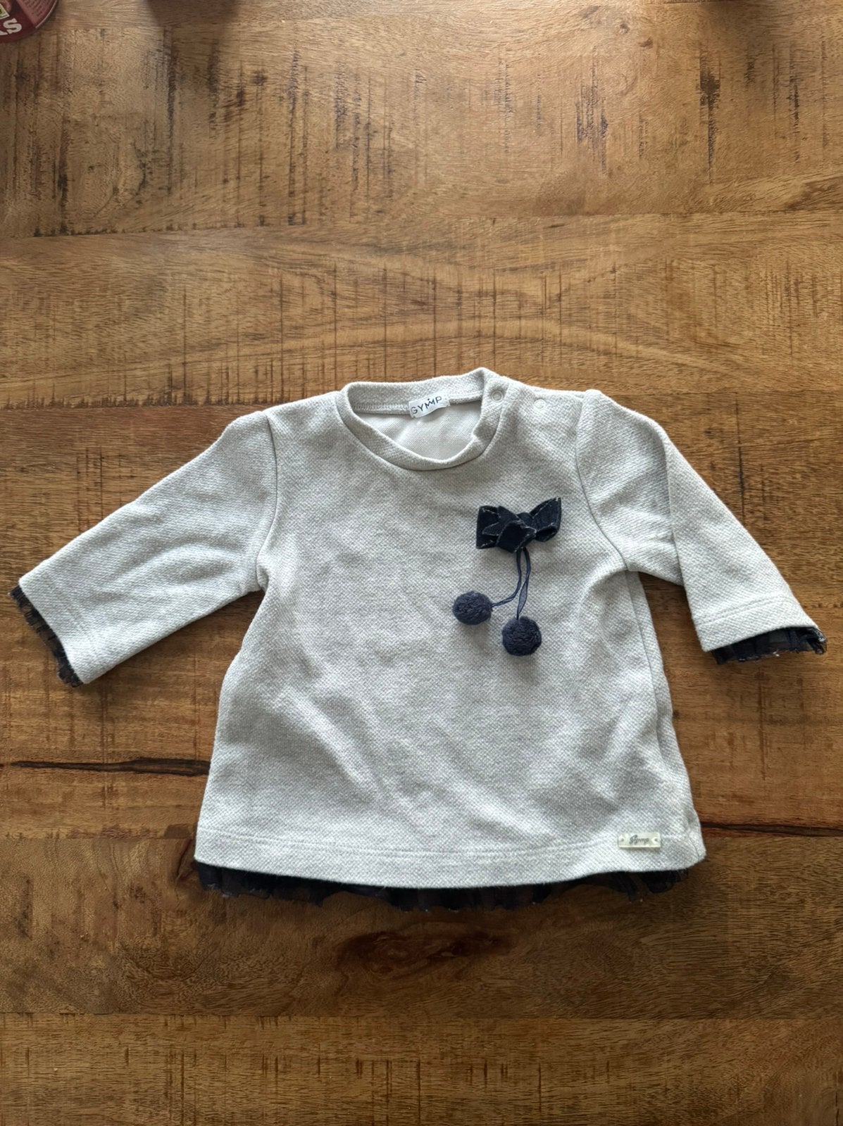 Schattig Gymp grijze trui maat 62 met kersjes, Kinderen en Baby's, Ophalen of Verzenden, Zo goed als nieuw, Meisje, Shirtje of Longsleeve