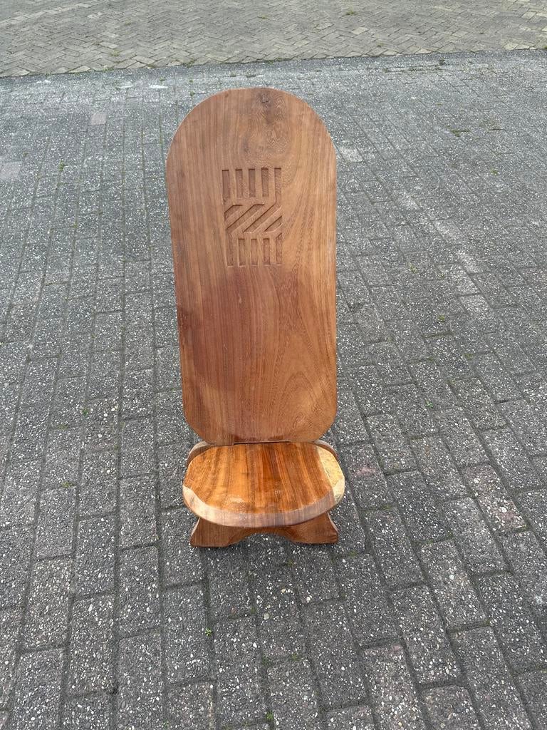 Unieke houten kruk/zitje met rugleuning, Ophalen