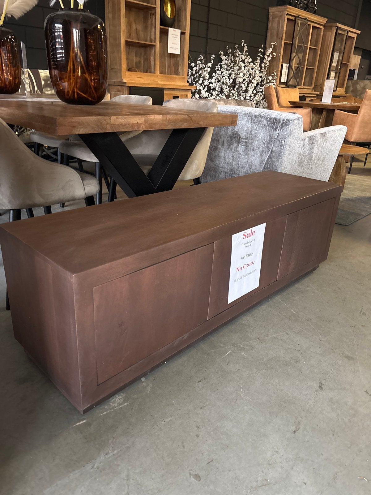 Tv meubel Walnut - Showroom opruiming, Gebruikt, 100 tot 150 cm, Ophalen of Verzenden, Minder dan 100 cm