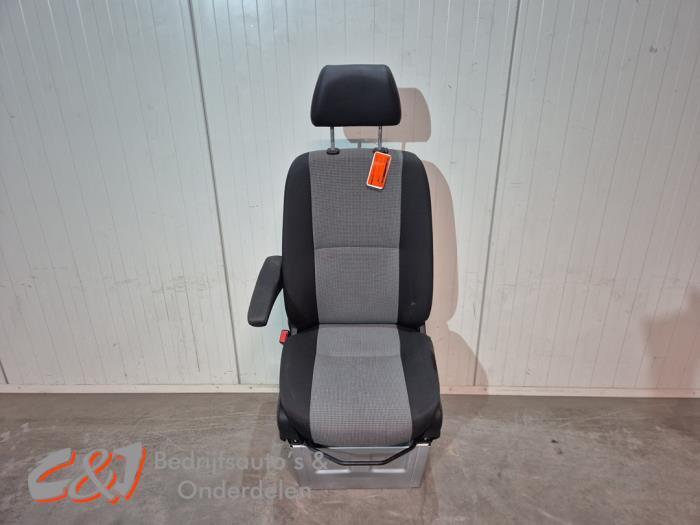 Stoel links van een Volkswagen Crafter