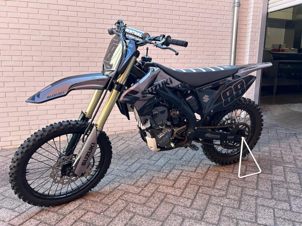 Suzuki 250cc 4-takt Crossmotor - Krachtig en Betrouwbaar, Particulier, Gebruikt, Crossmotor