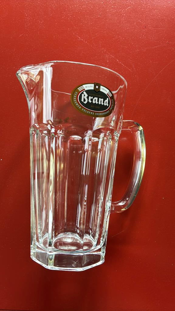 Glazen pitcher brand bier, Ophalen, Glas of Glazen, Brand