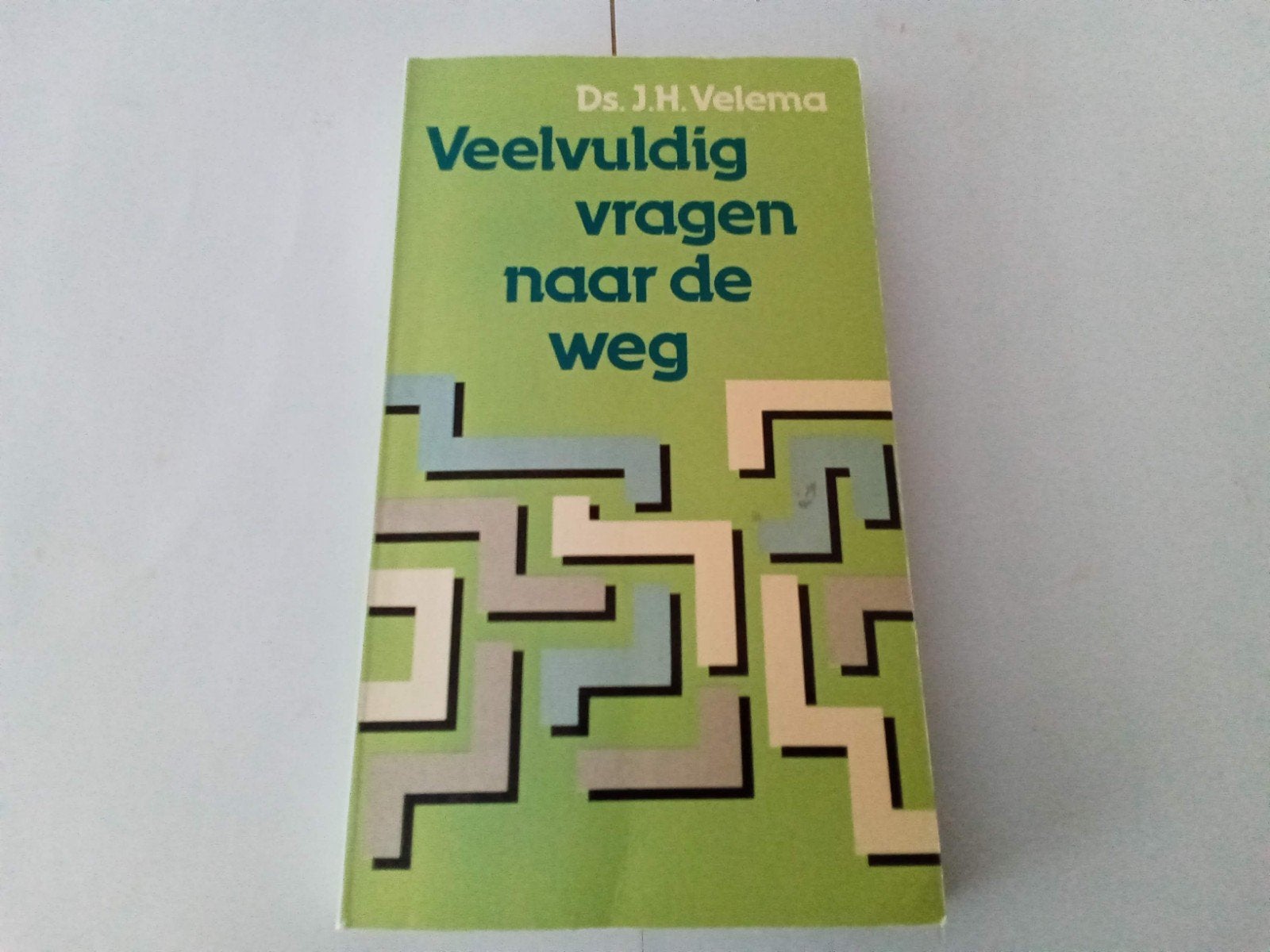 Veelvuldig vragen naar de weg ( Ds J.H Velema, Ophalen of Verzenden, Zo goed als nieuw, Christendom | Protestants