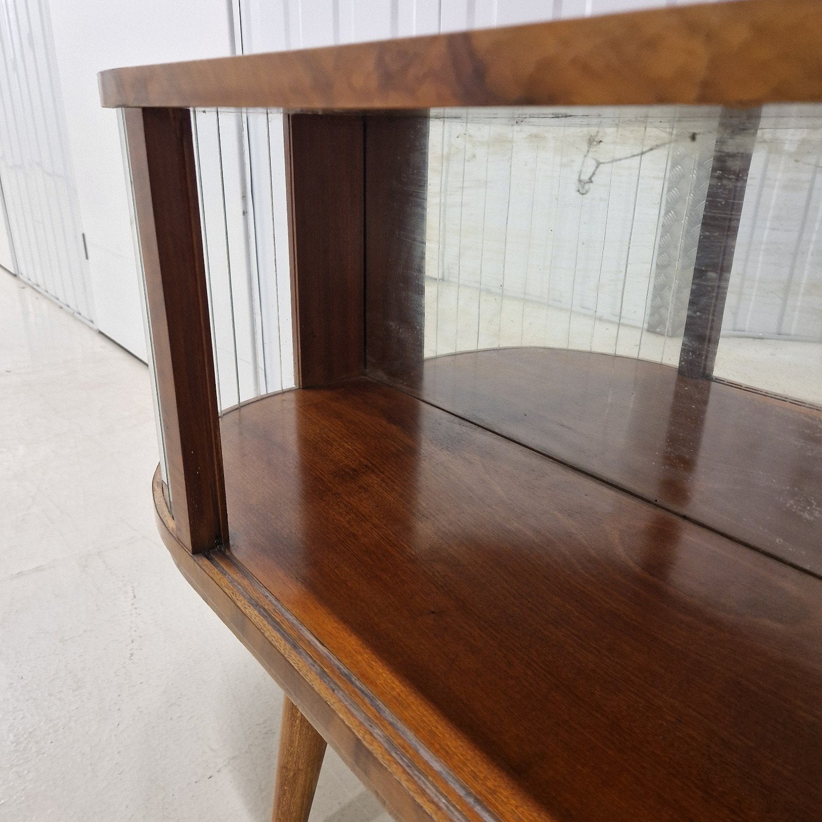 Foto 5 van Vintage Dressoir / Vitrinekast Jaren 60/70 Noten Fineer