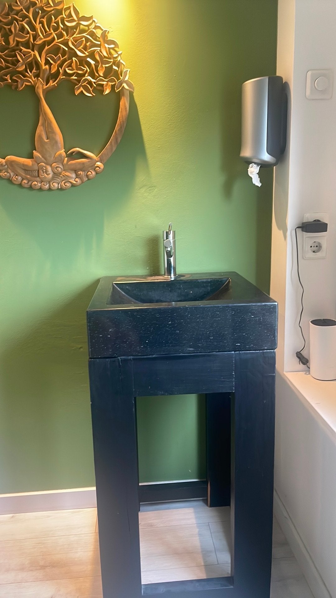 Wasbak van graniet met houten onderstel, Ophalen, 50 tot 100 cm, Zo goed als nieuw, Minder dan 100 cm