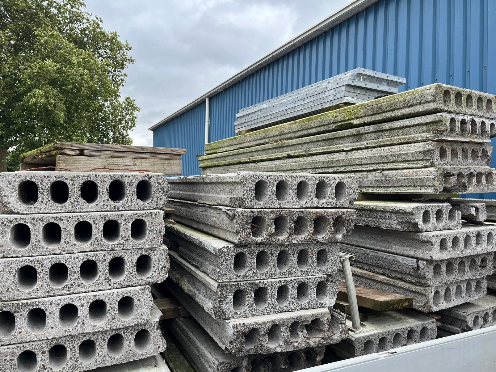 Betonnen kanaalplaten, Ophalen, Gebruikt