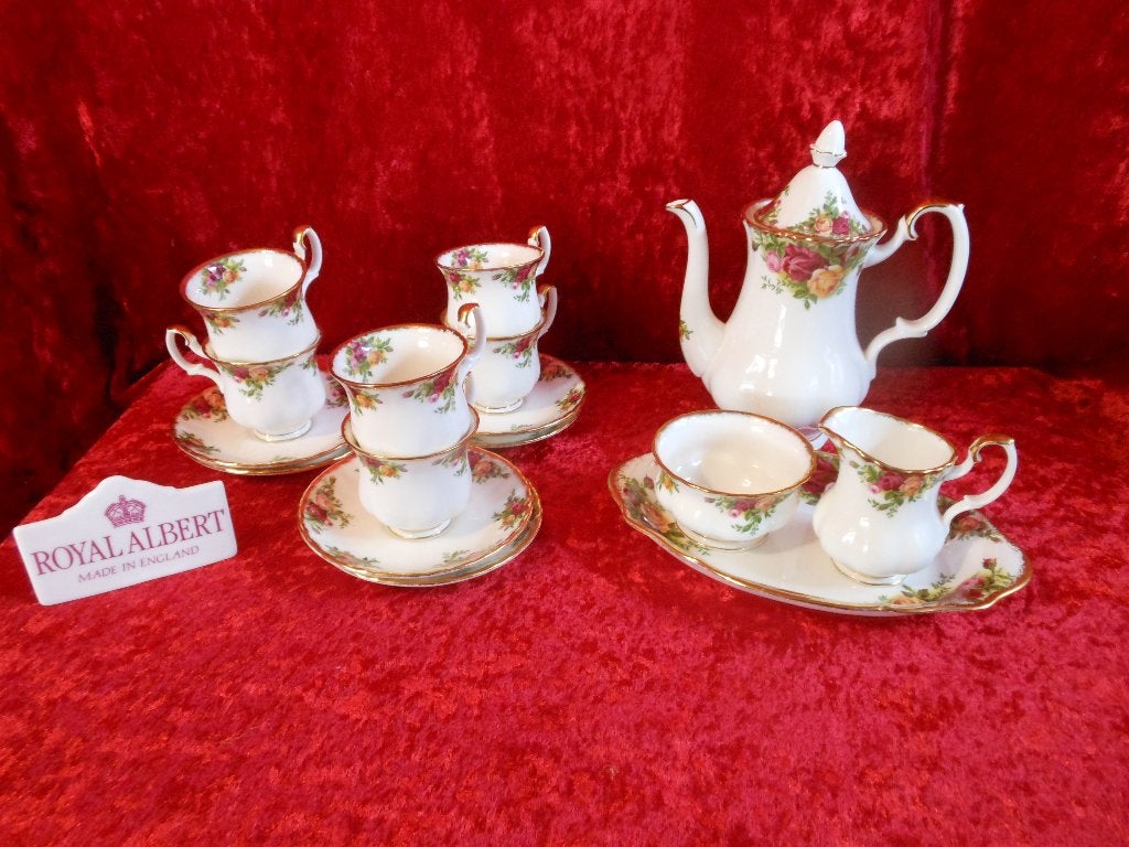 Royal Albert zes persoons Old Country Roses koffieservies, Huis en Inrichting, Keuken | Servies, Ophalen of Verzenden, Zo goed als nieuw