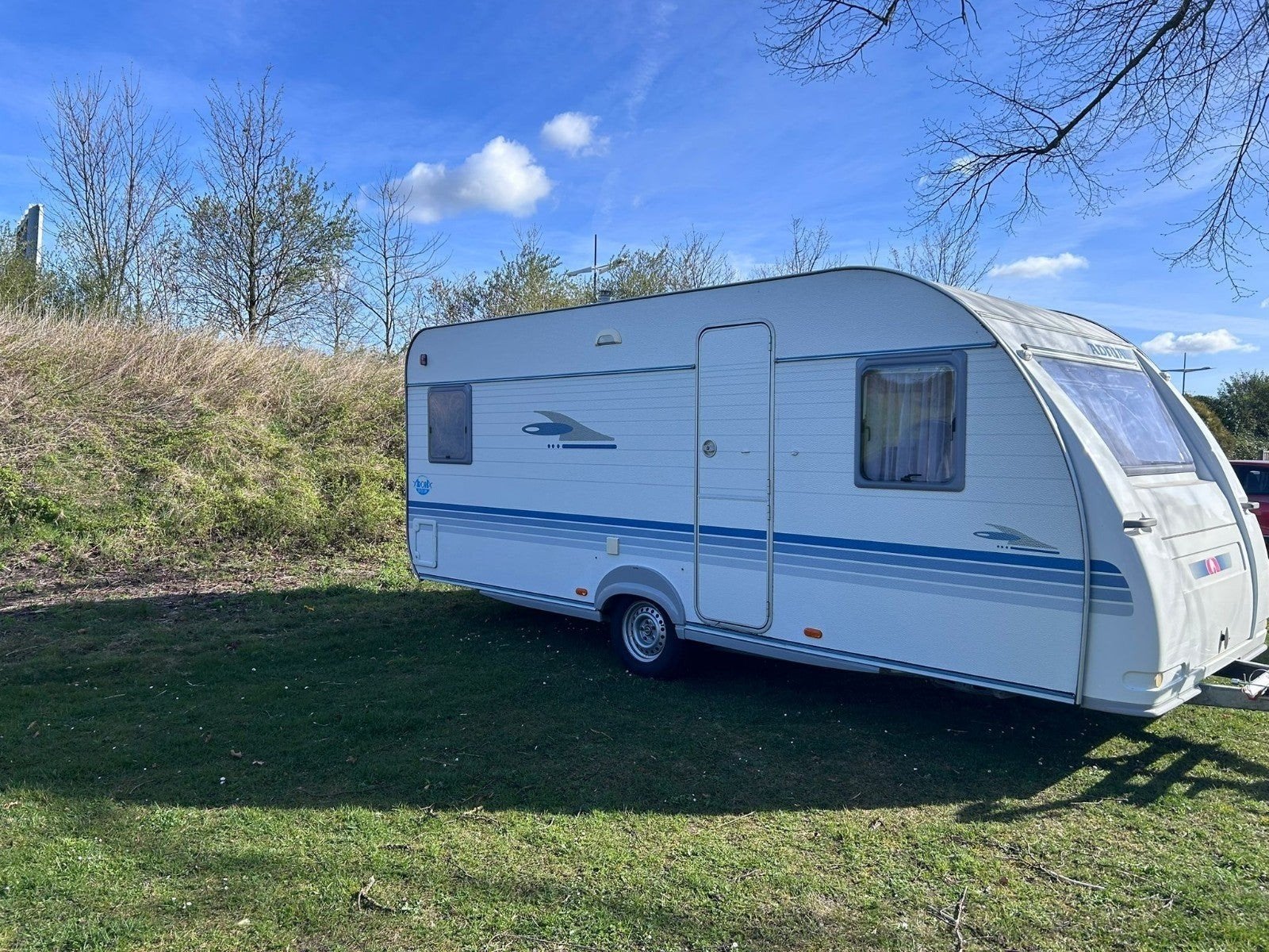 Te koop Adria adora 512 bouwjaar 2005, Caravans en Kamperen, Caravans, Rondzit, Koelkast, Particulier, Adria