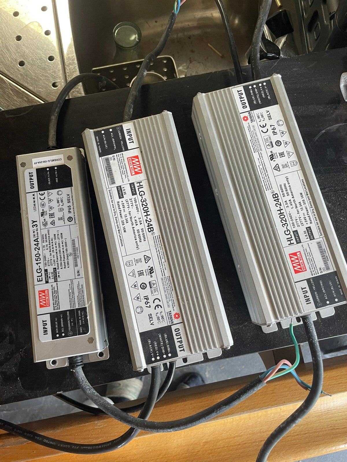 3x MEAN WELL trafo 2x HLG-320H-24B LED-driver 1x ELG 150 24A, Hobby en Vrije tijd, Ophalen, Gebruikt