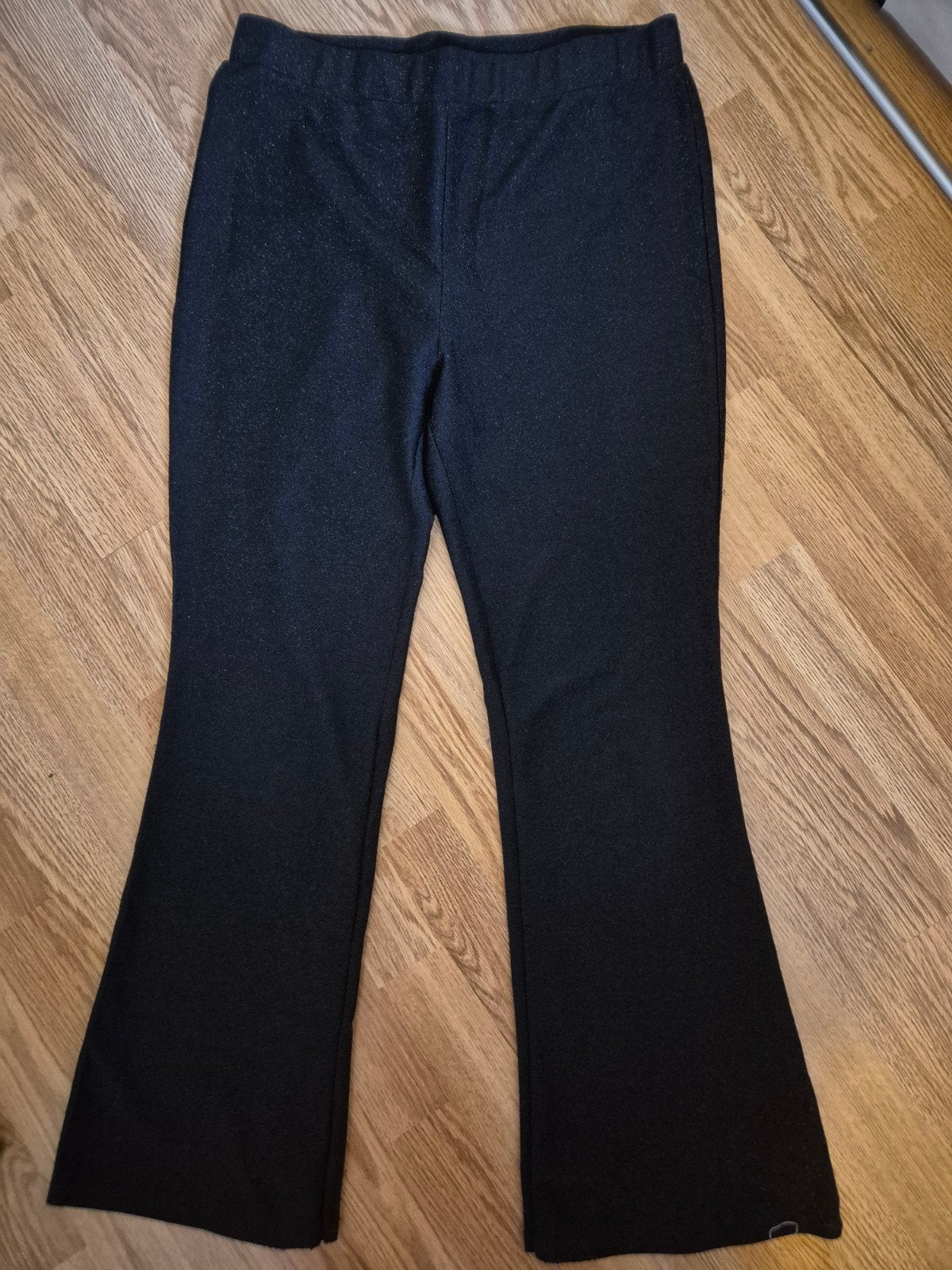 Zwarte NA-KD glitter flared broek/legging - maat 42, NA-KD, Verzenden, Zwart, Maat 42/44 (L)