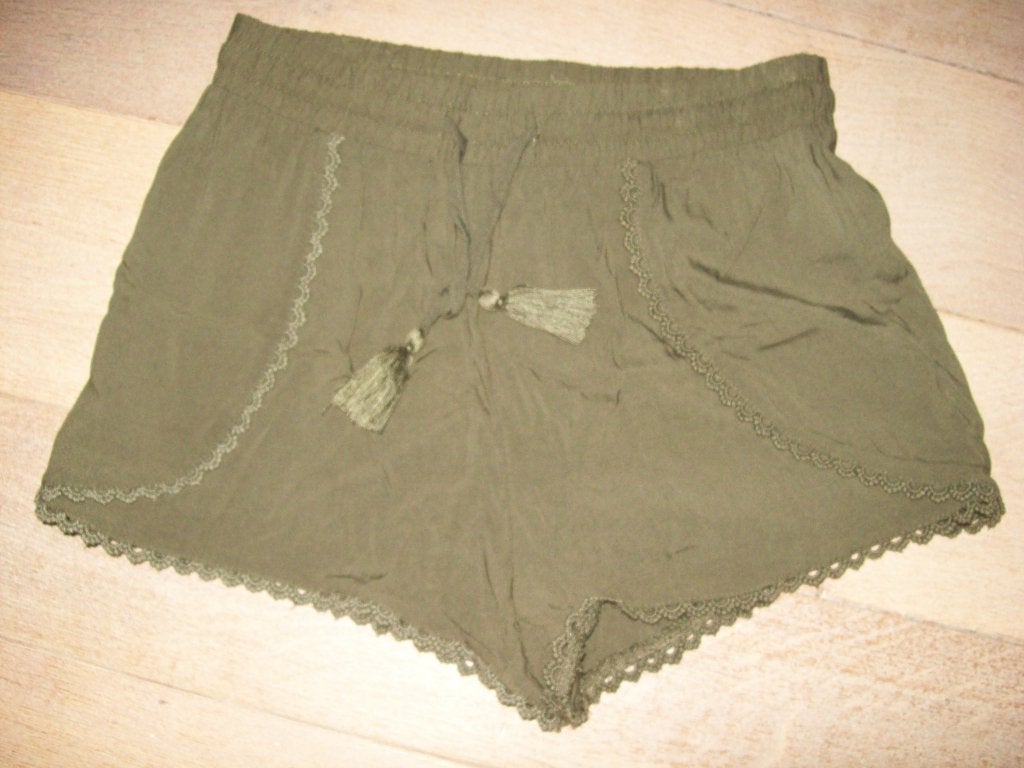 groene korte broek maat 36, Kort, Primark, Ophalen of Verzenden, Zo goed als nieuw