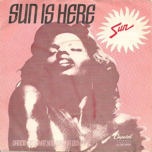 Sun - Sun Is Here, Gebruikt, 7 inch, Ophalen of Verzenden, Beschermende buitenhoes