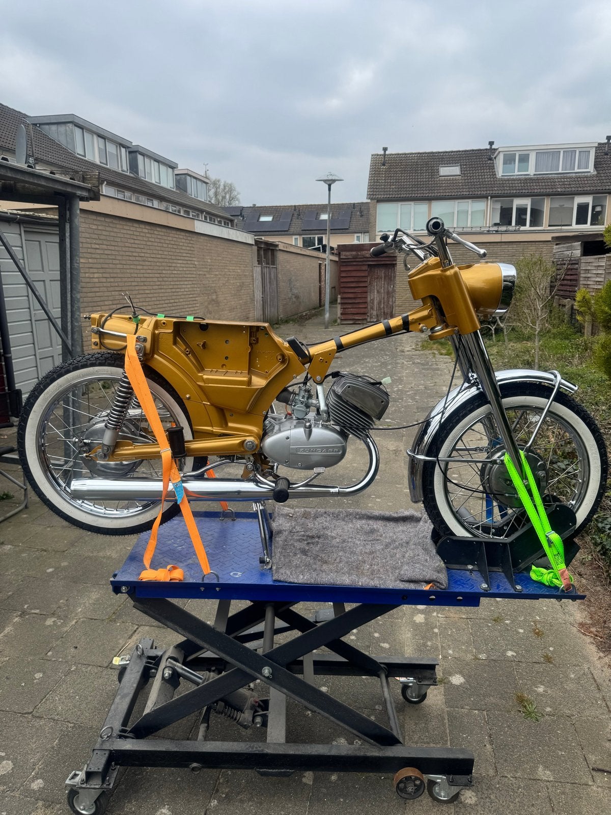 Gezocht: Zundapp onderdelen wielen, tank-koplamp seringa, Ophalen of Verzenden, Gebruikt, Frame