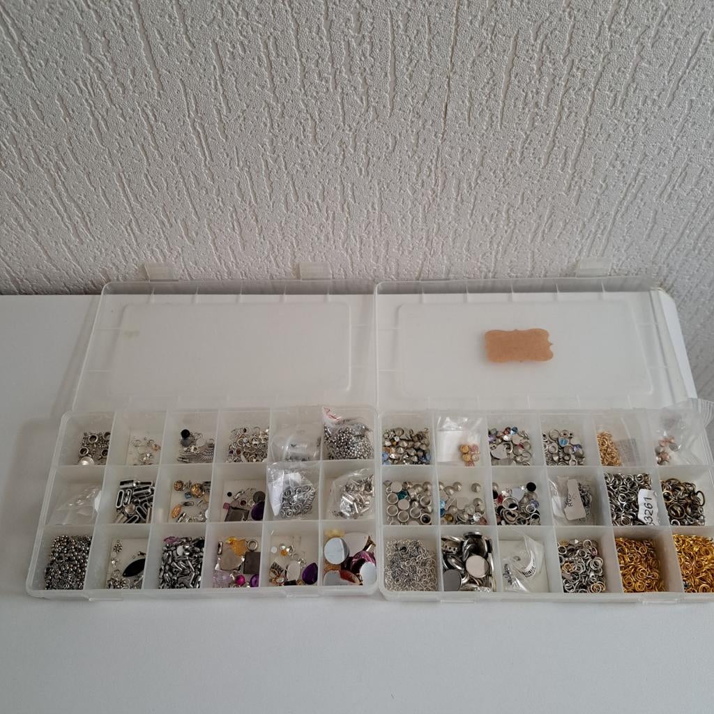 (r) Grote set sieraden onderdelen - kralen, bedels, ringen, Hobby en Vrije tijd, Kralen en Sieraden maken, Ophalen, Nieuw, Overige typen
