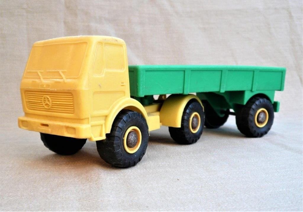 Mercedes sk 1922 + open oplegger 1985. Plasto Finland 1/32., Antiek en Kunst, Antiek | Speelgoed, Ophalen of Verzenden