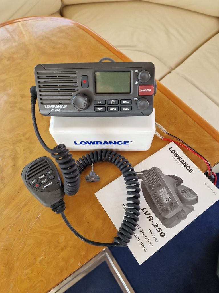 Lowrance LVR-250 Marifoon - Zo goed als nieuw, Watersport en Boten, Ophalen of Verzenden, Zo goed als nieuw, Overige typen