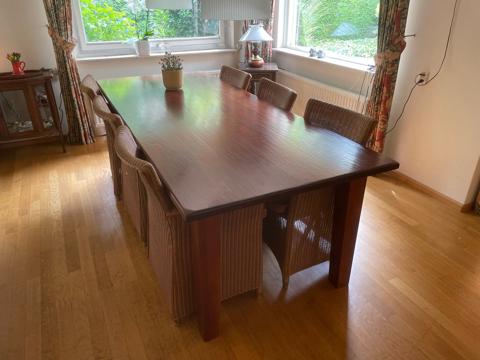 Kersenhouten eettafel 240 cm met 6 Lloyd Loom stoelen, Ophalen, Klassiek, tijdloos en landelijk-chique., Gebruikt, 100 tot 150 cm