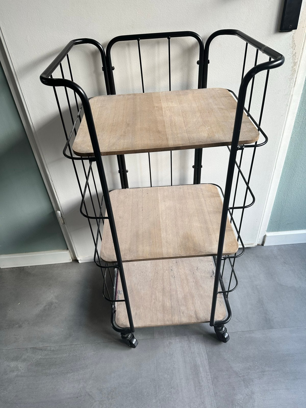 Bakkerskastje op wieltjes - Gebruikt 95h, 36d, 44br., Ophalen, Gebruikt, Keukentrolley, Zwart