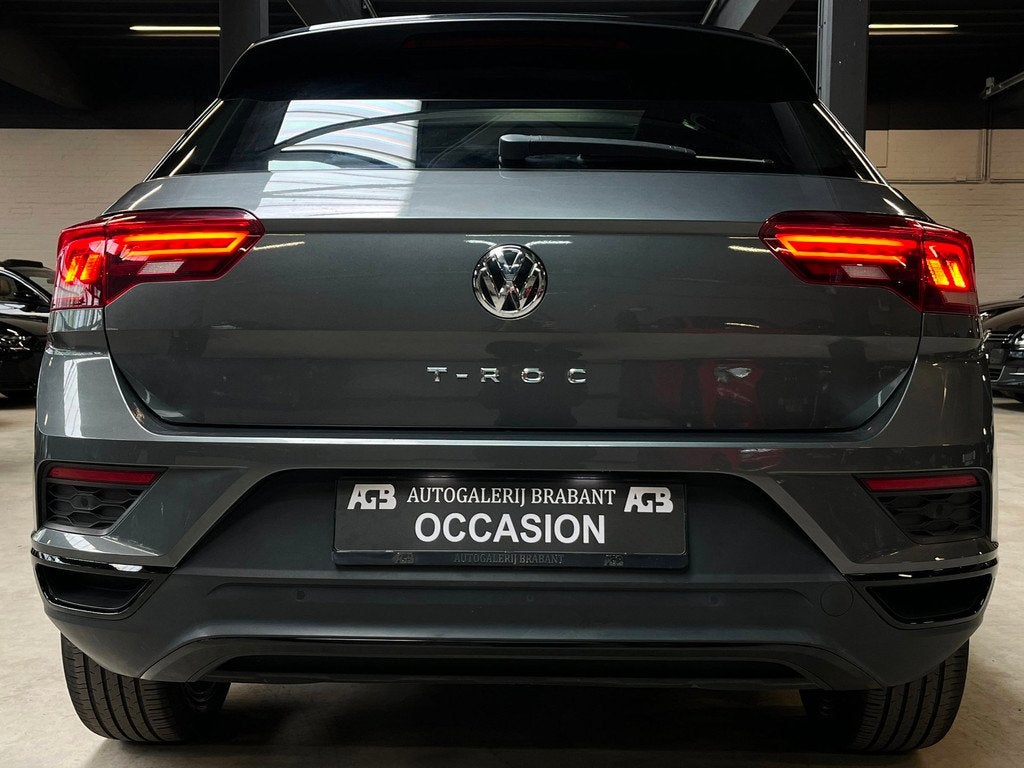 Volkswagen T-Roc 1.5 TSI Sport Pano/Carplay/Camera, Auto's, Volkswagen, Gebruikt, Zwart, 150 pk, Leder en Stof