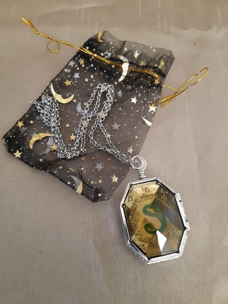 Harry Potter Feest Versiering Slytherin Horcrux en Doosje, Ophalen of Verzenden, Zo goed als nieuw, Replica