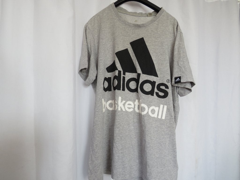grijs tshirt Adidas Basketball ongeveer maat 50 Adidas, Kleding | Heren, T-shirts, Maat 48/50 (M), Ophalen of Verzenden, Adidas