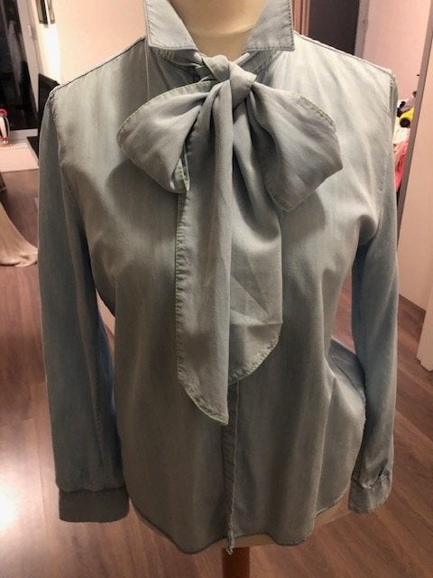 Stijlvolle Marc Cain spijkerblouse in maat 4, Maat 38/40 (M), Zo goed als nieuw, Lange mouw, Marccain