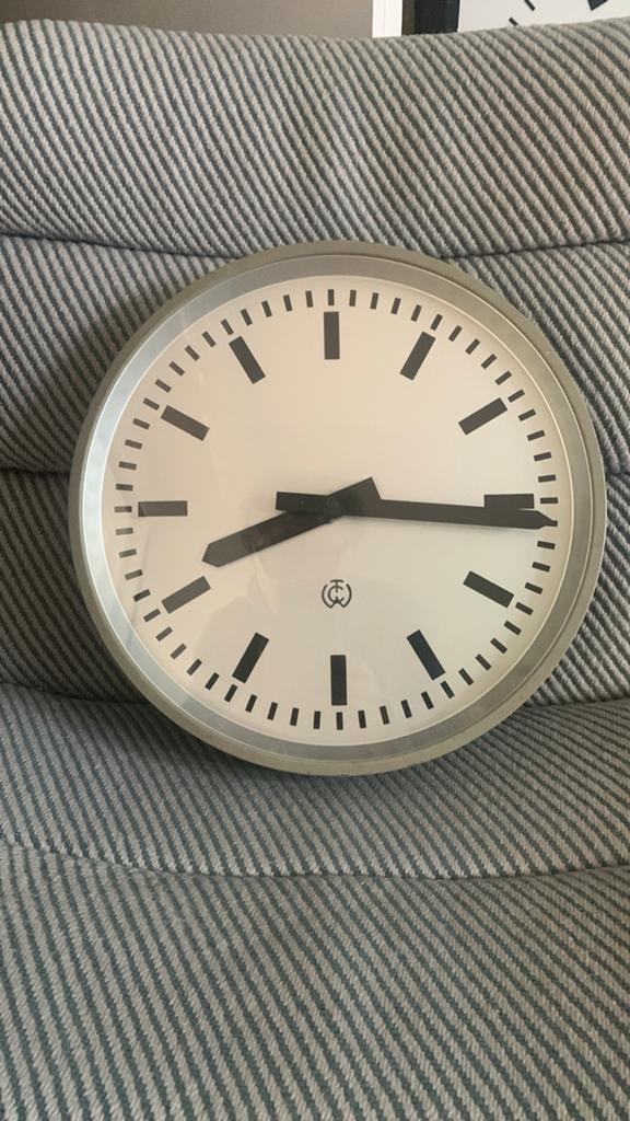 Vintage WTC Klok op Batterij - Jaren '60 Tijdloos Design, Ophalen of Verzenden, Gebruikt, Analoog, Wandklok
