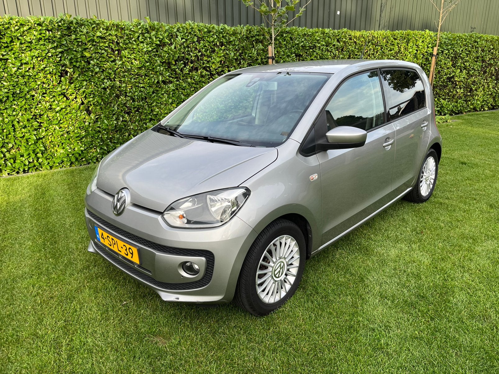 Volkswagen up! 1.0 55KW 2013 Grijs 5 deurs, Auto's, Voorwielaandrijving, 74 pk, Up!, 840 kg