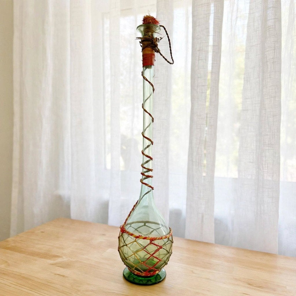 Vintage Glazen Fles met Rotan Net - 46,5 cm - Boho, Gebruikt, Transparant, Ophalen of Verzenden, Glas