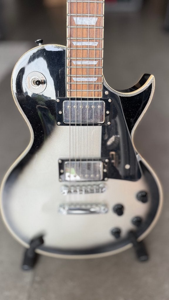Vintage V100 25th Anniversary + Spark 40 + BOSS, Epiphone, Met versterker, Ophalen of Verzenden, Zo goed als nieuw