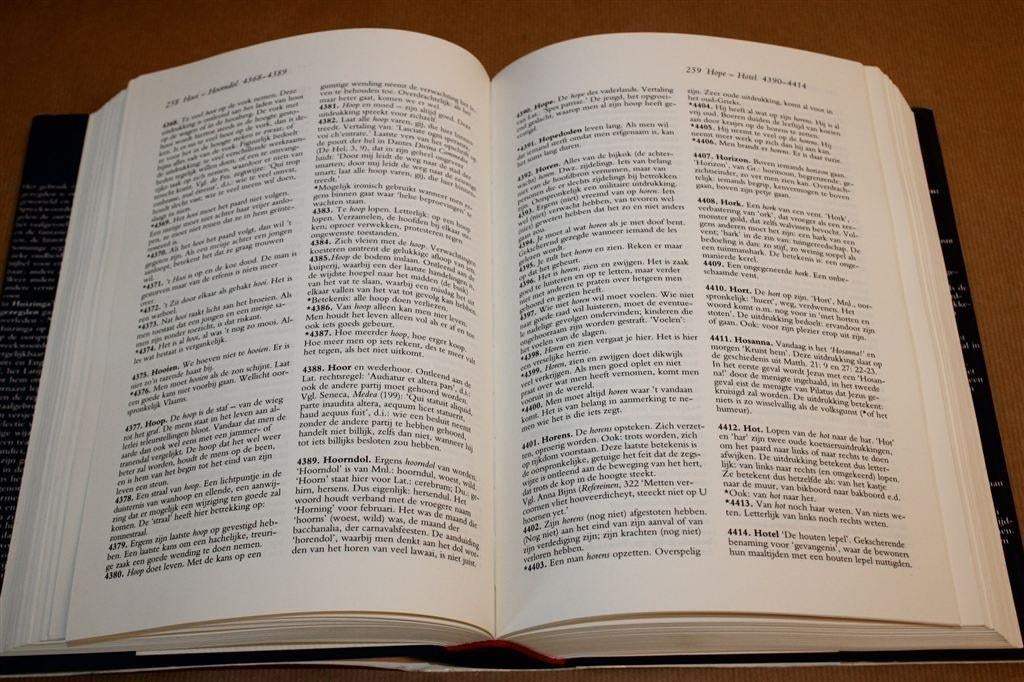 Huizinga Spreekwoorden — Betekenis & Herkomst Naslagwerk, Ophalen of Verzenden, Gelezen, Van Dale