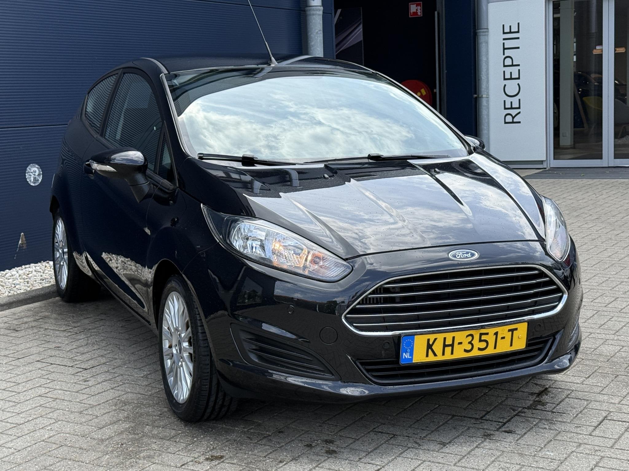 Ford Fiesta 1.0 EcoBoost Titanium | Airco | Stoelverwarming, Euro 6, Zwart, Bedrijf, 1012 kg