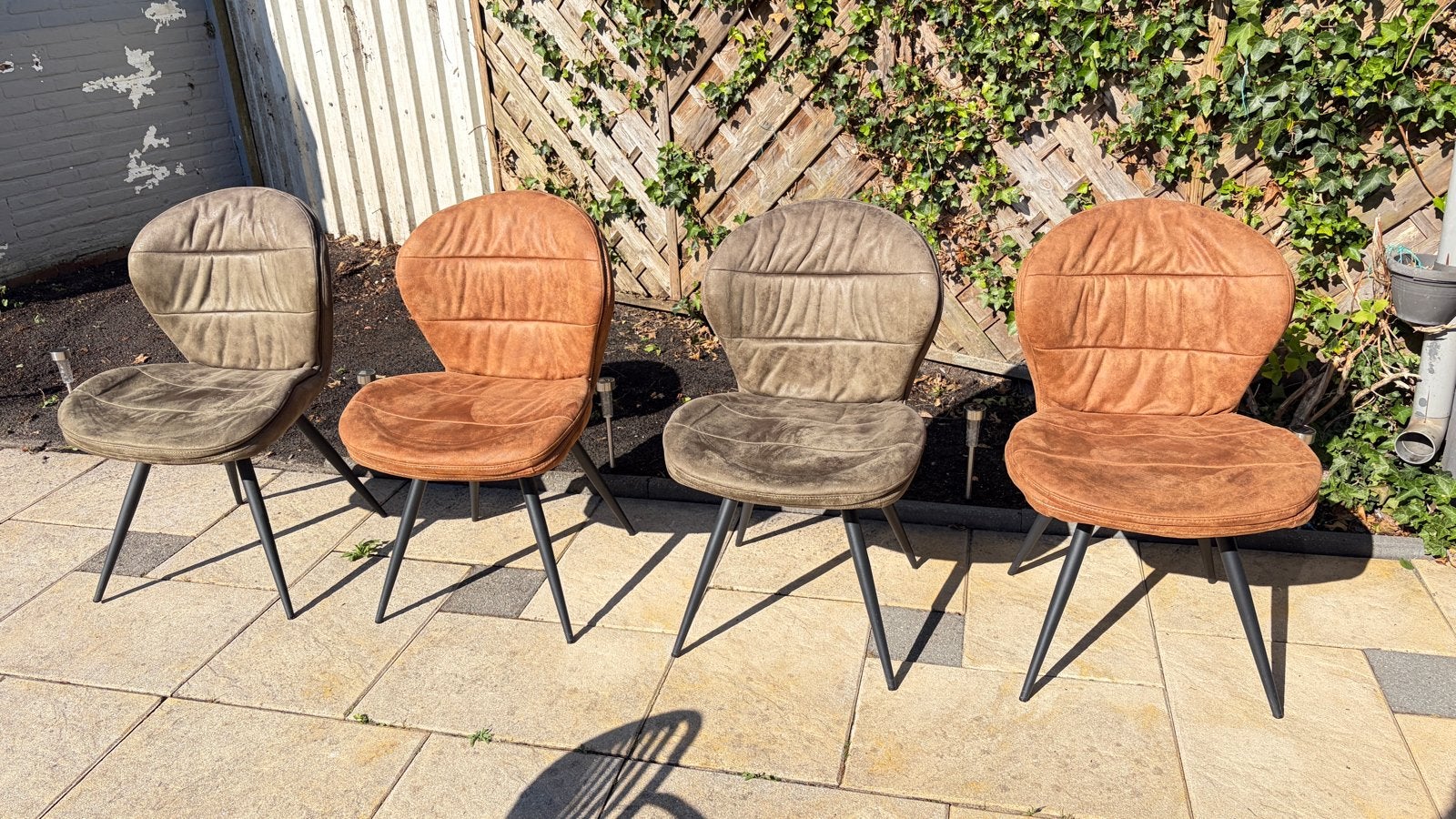 Lenn eetkamer stoelen (2x cognac, 2x olijfgroen) ZGAN, Overige kleuren, Ophalen of Verzenden, Zo goed als nieuw, Vier