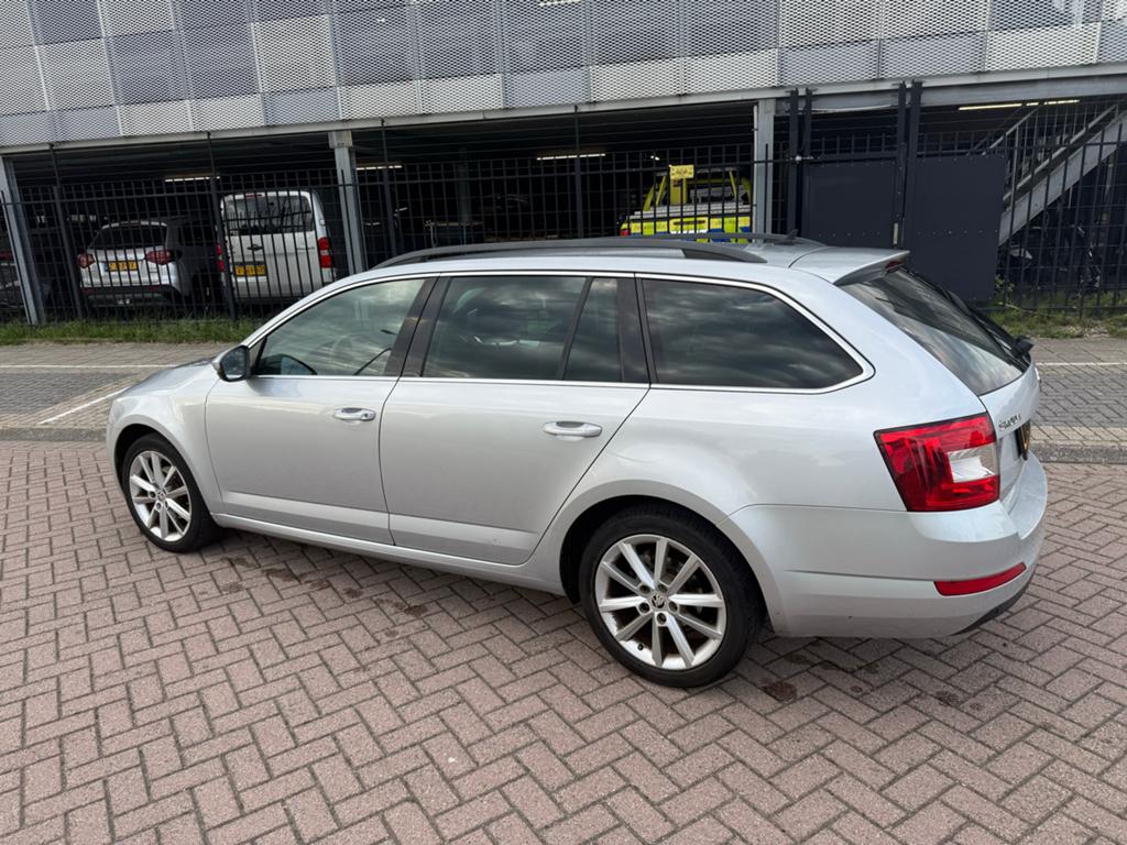 Skoda Octavia 1.6 TDI 77KW Combi Dsg-7 2014 Grijs, Auto's, Skoda, Automaat, Zwart, Leder en Stof, Vierwielaandrijving