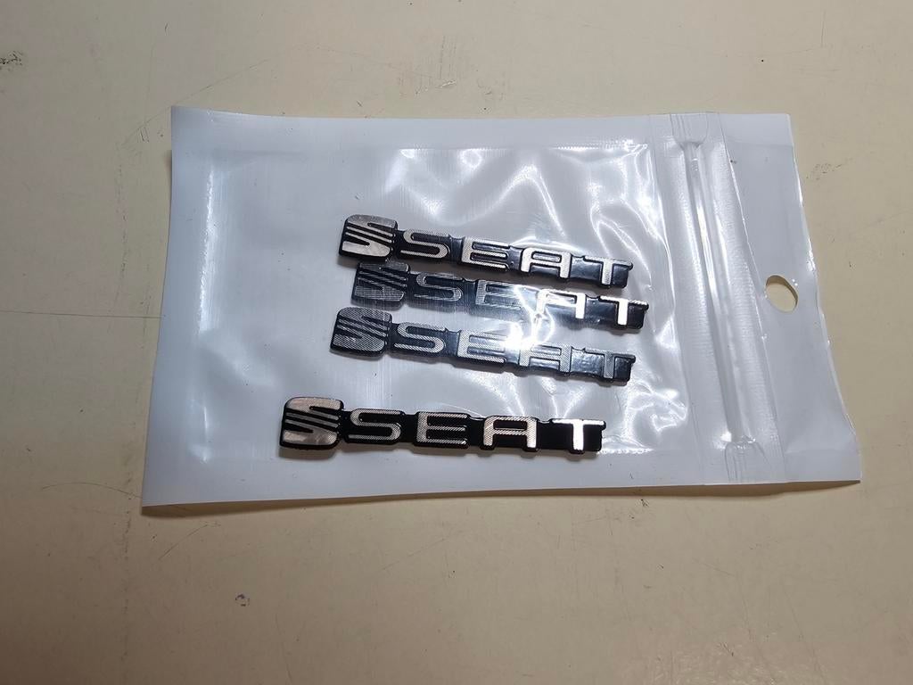 4x Seat embleem met plakstrip, Auto diversen, Auto-accessoires, Ophalen of Verzenden