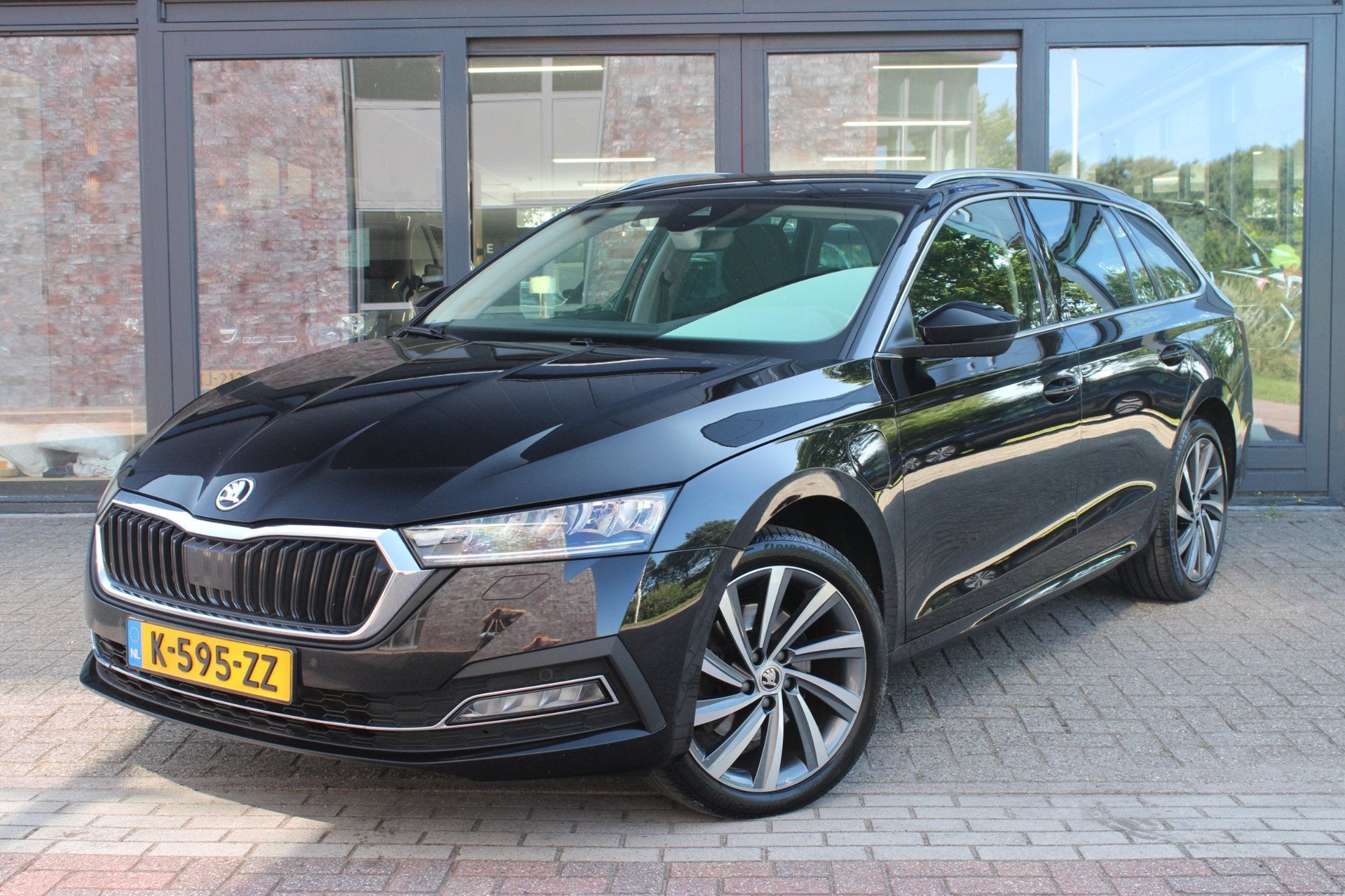 Skoda Octavia Combi 1.4 TSI iV PHEV Business Edition Plus |, Auto's, Skoda, Stof, Gebruikt, Zwart, 700 km