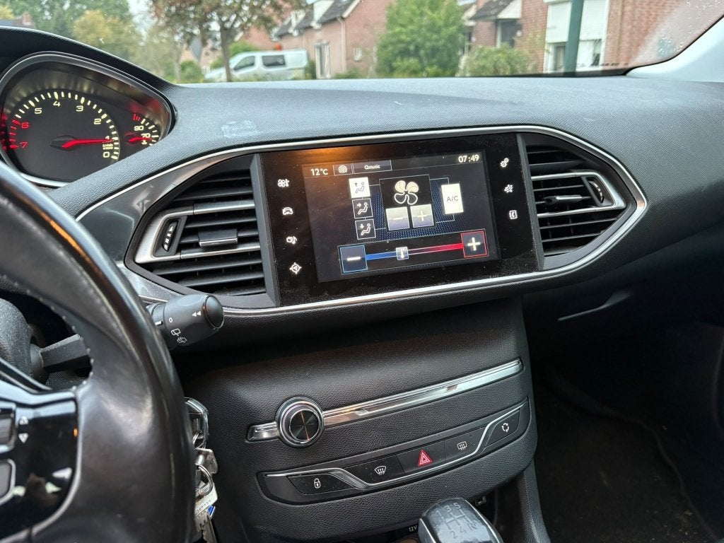 Foto 5 van Peugeot 308 1.2VTI / 60kW / 82pk  /5-D / 2013 Blauw
