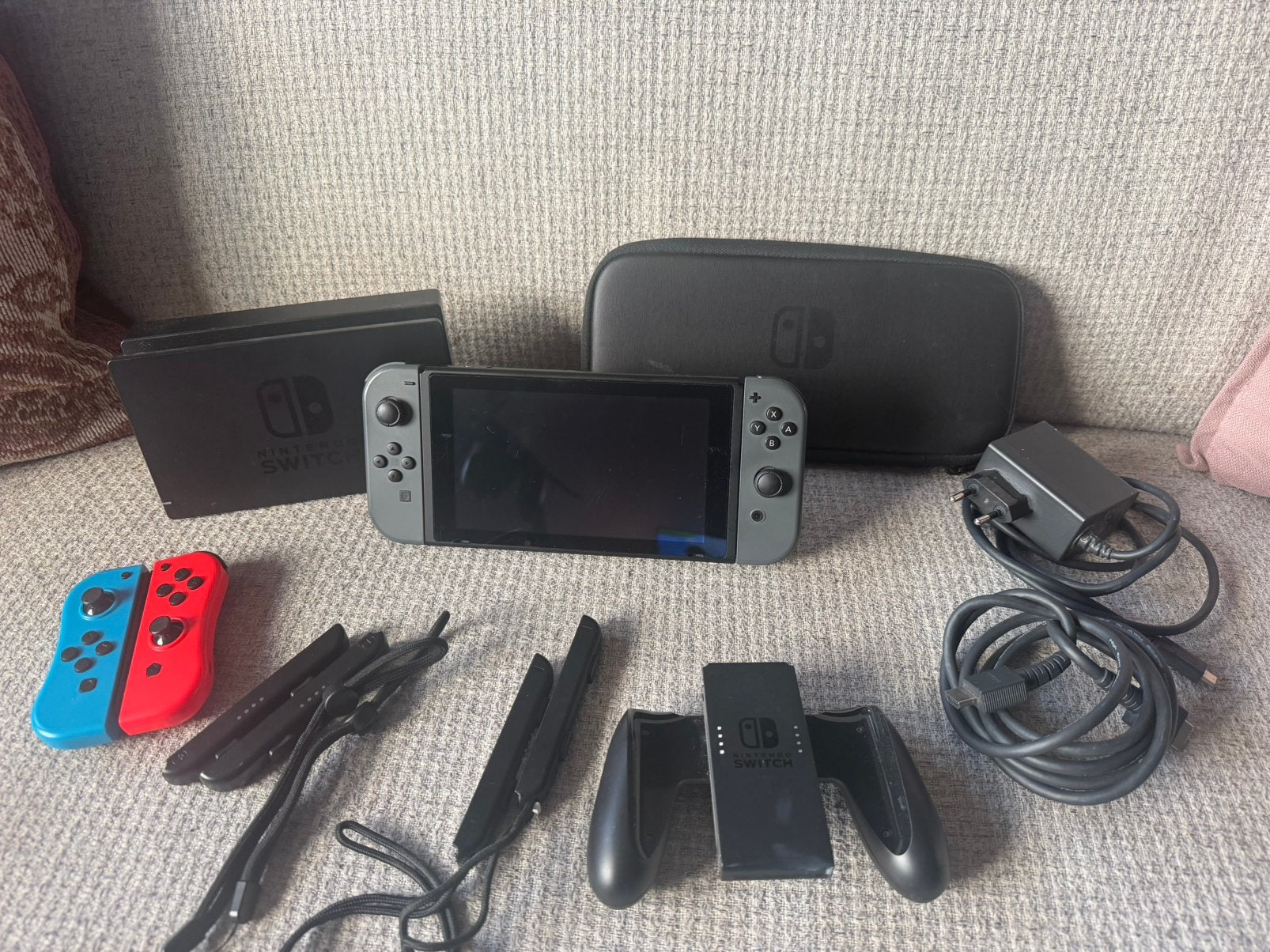 Nintendo Switch - Compleet met alle accessoires en meer!, Spelcomputers en Games, Ophalen of Verzenden, Zo goed als nieuw, Met 2 controllers