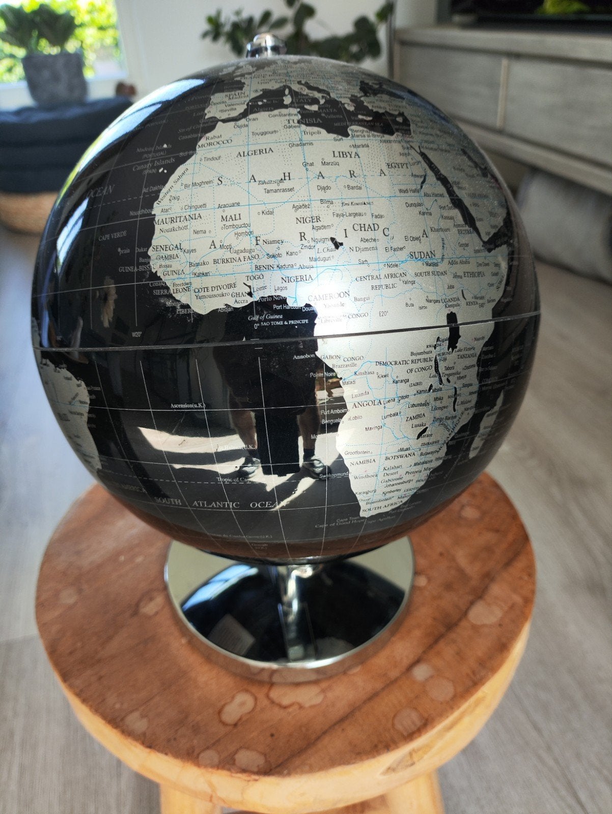 Søstrene Grene wereldbol (globe) met verchroomde voet, Ophalen of Verzenden, Gebruikt