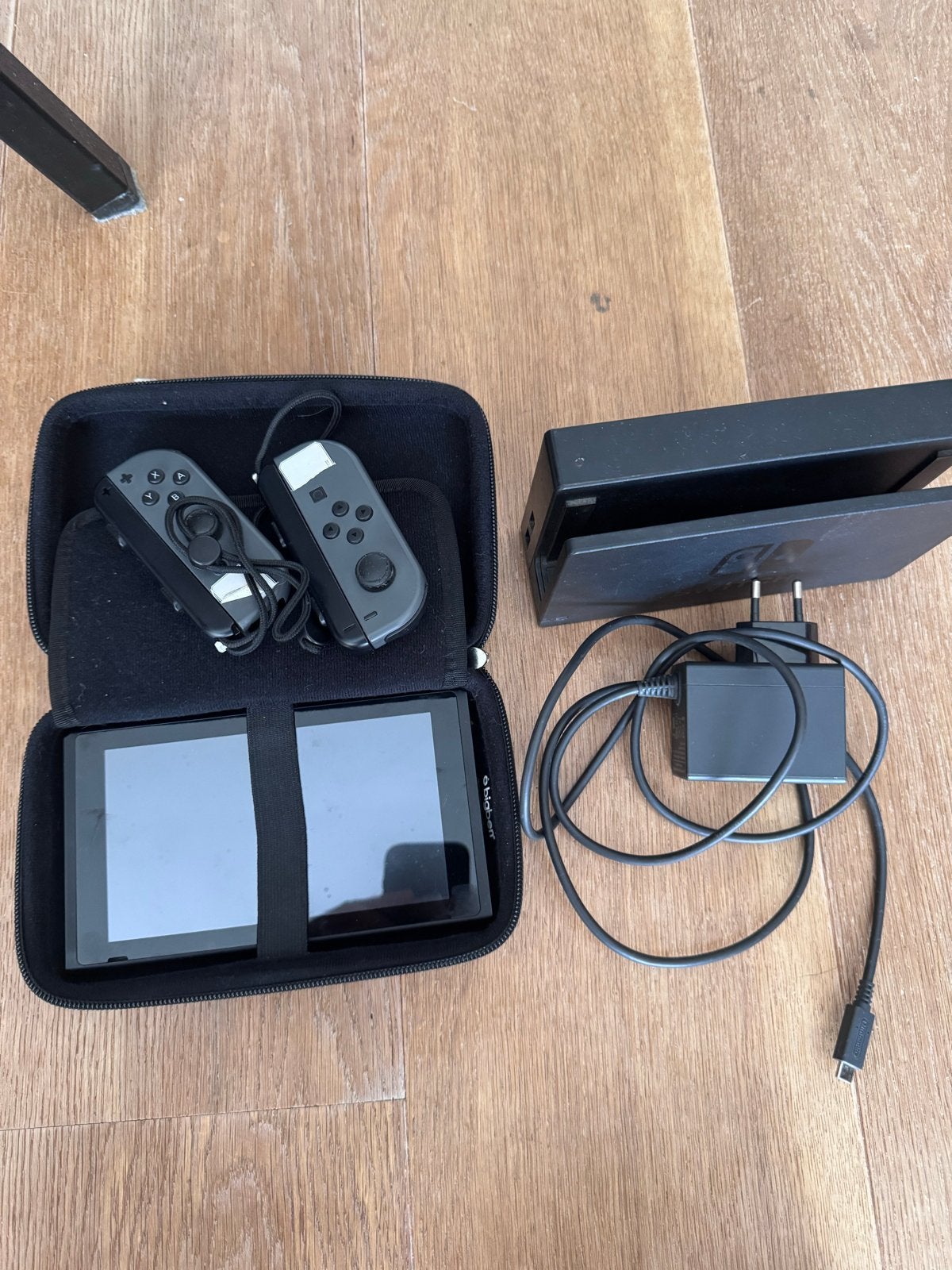 Nintendo Switch met 3 games, Ring Fit en accessoires, Met games, Verzenden, Met 2 controllers, Zo goed als nieuw