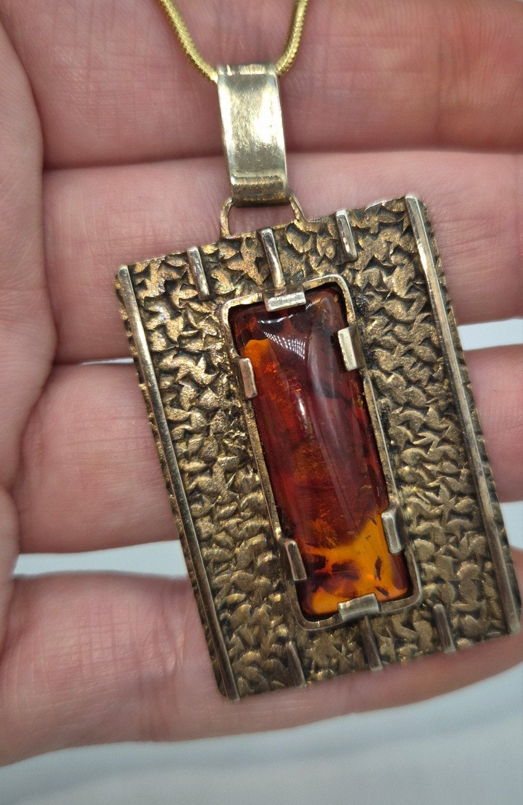 925 Zilveren Ketting met Grote Barnsteen Hanger, Gebruikt, Bruin, Verzenden, Met edelsteen